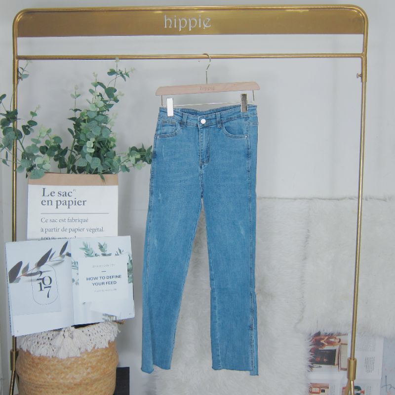 Celana Jeans Panjang Wanita - Celana Jeans Korea Belah WOW - Hippie Fashion