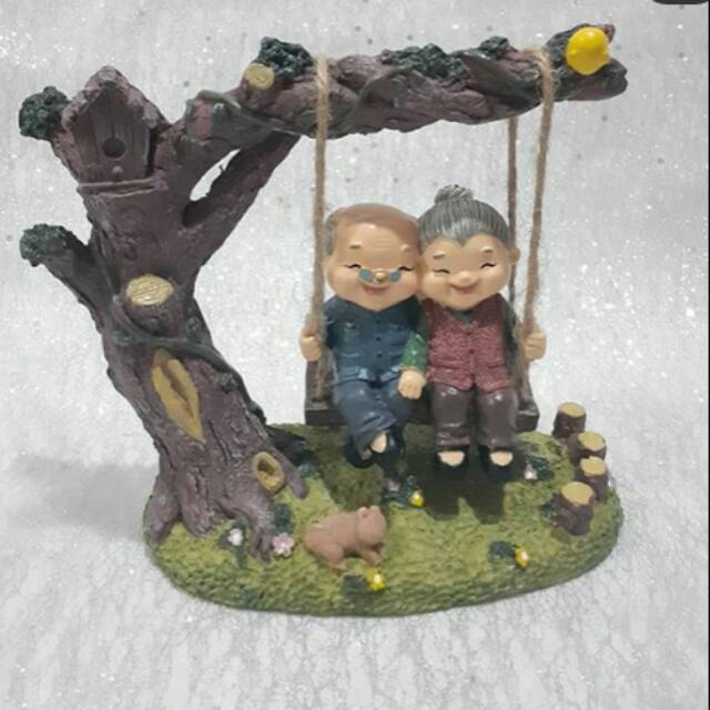 Patung pajangan kakek nenek