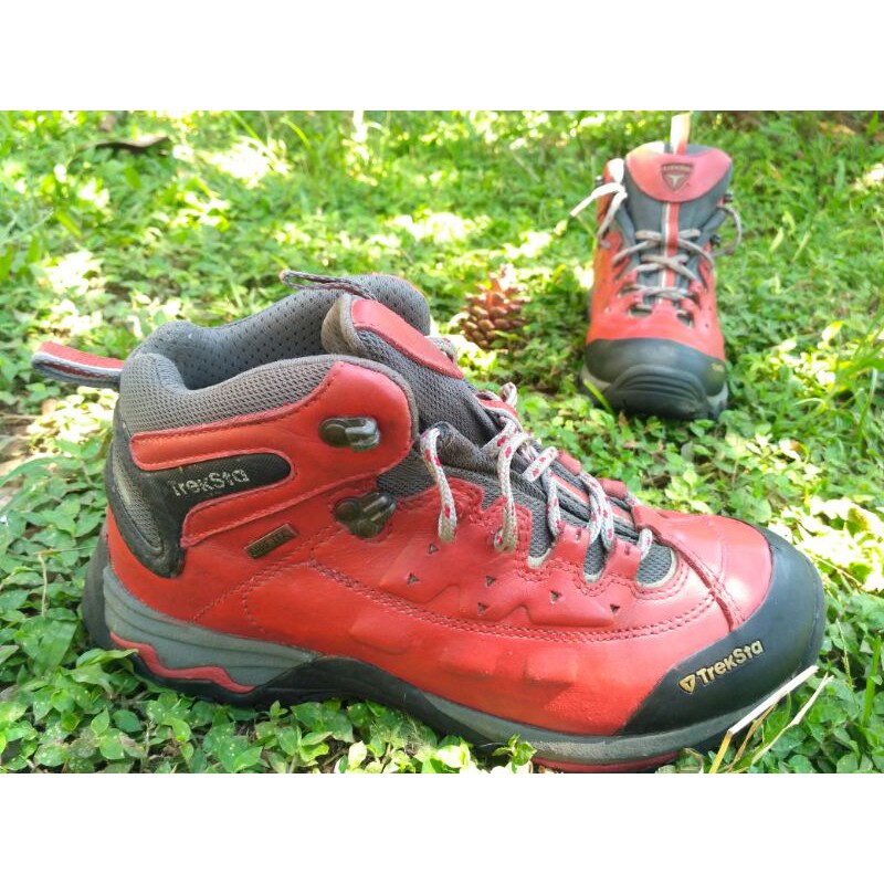 SEPATU TREKSTA  SECOND