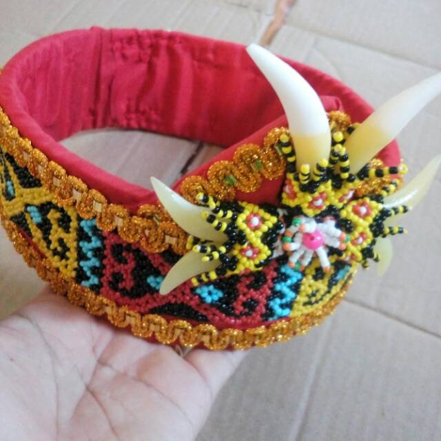 Topi etnik dayak