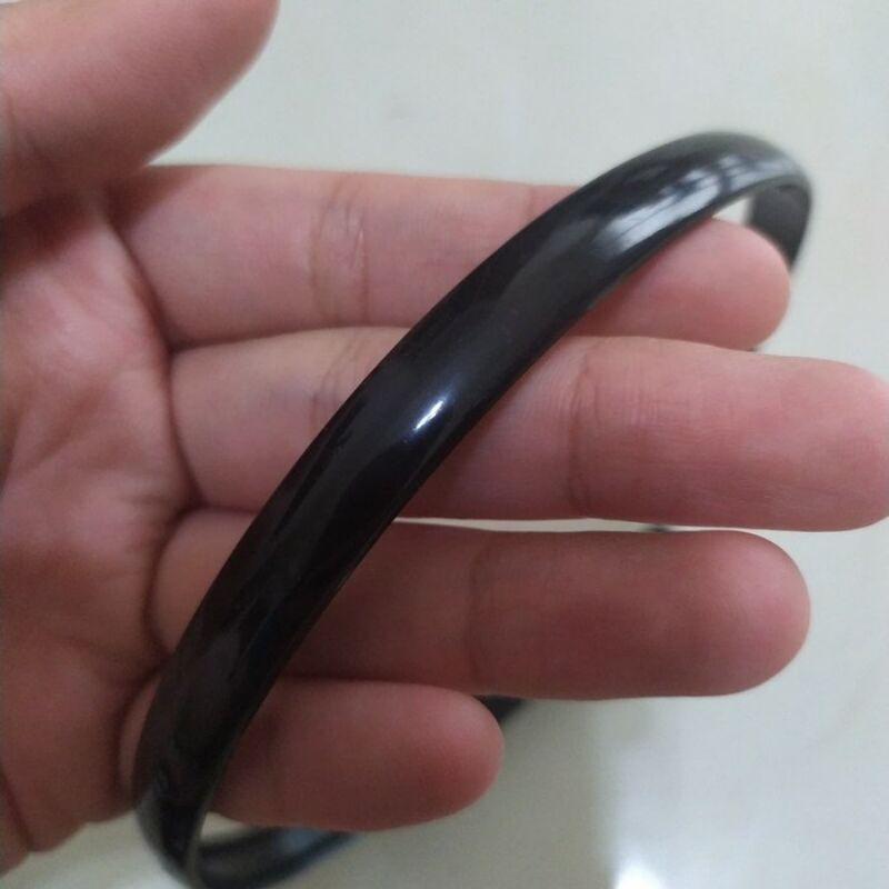 Bando hitam polos lidi besar