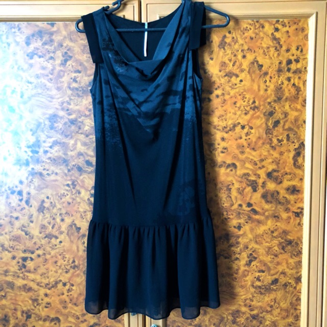 Black dress cop.copine