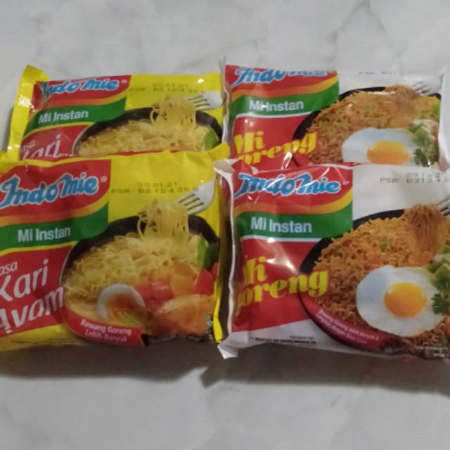 

Mie instan Indomie ecer ada mie goreng, kari ayam dan mie aceh