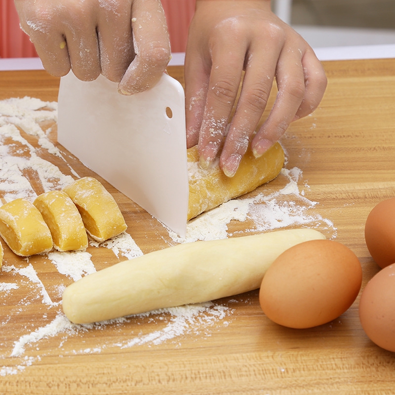 Useful Baking Dough Scraper / Kitchen Cake Cream Butter Smooth Spatula / Plastic Dough Scraper