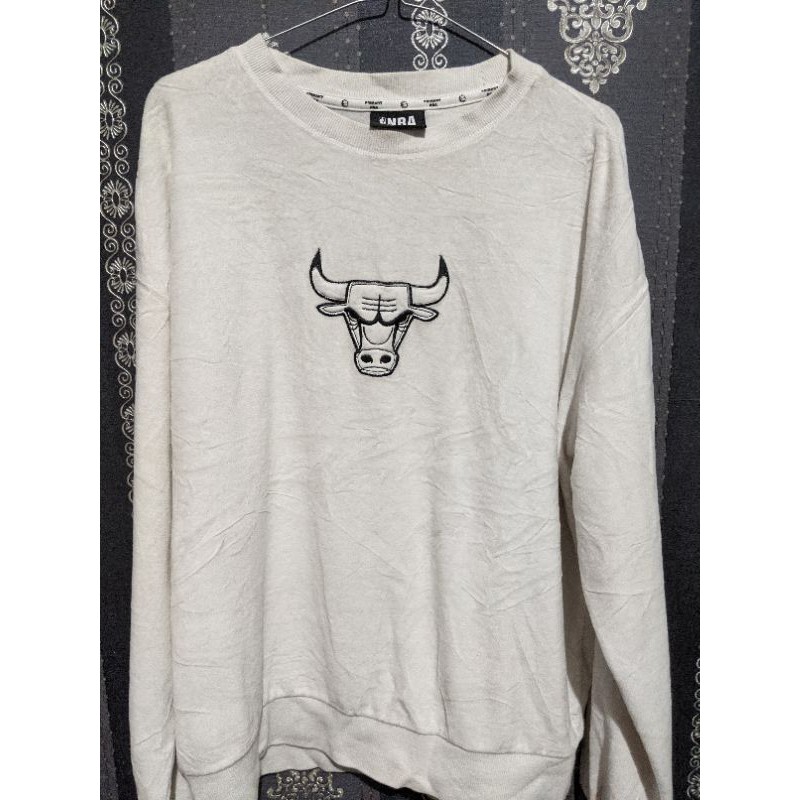 chicago bulls white crewneck