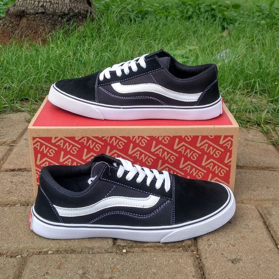 Sepatu Pria Wanita Vans Old Skool Hitam Strip Putih