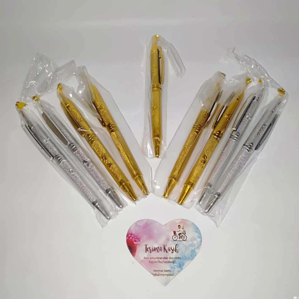 

Sovenir perikahan pulpen gold silver kemas plstik bonus kartu ucapan terimakasih
