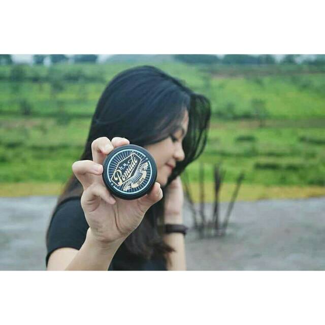 TM POMADE !! Pomade kualitas terbaik, dengan aroma terbaik ukuran 50gram /POMADE MURAH,POMADE GROSIR/BONUS SISIR