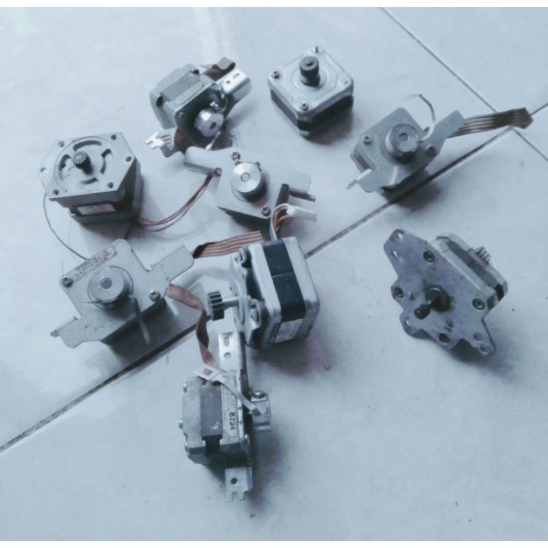 Stepper motor ex old floppy disk kondisi campuran rata rata unipolar 5 kabel termurah