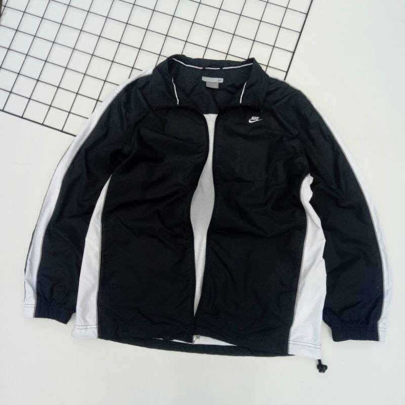 VINTAGE JAKET WINDBREAKER NIKE SECOND / THRIFT