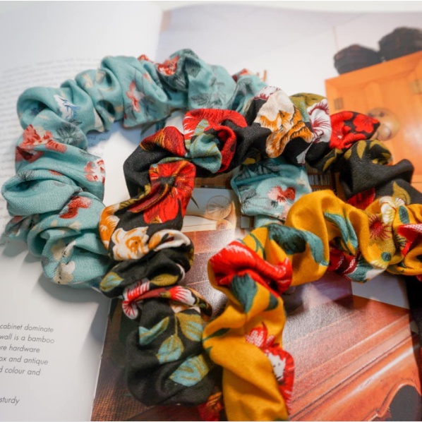 PREMIUM BANDO SCRUNCHIE RUFFLE Motif Floral Korea - Bandana Kerut Korea Motif Bunga - Matte Scrunchie Velvet Headband