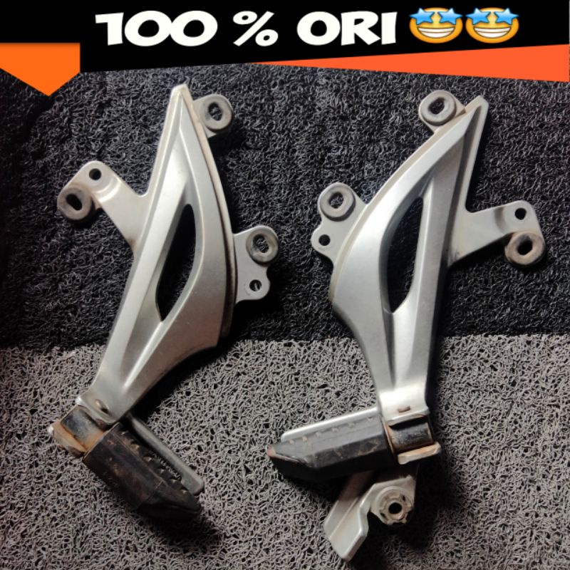 Dudukan footstep/injakan supra x 125 helm in