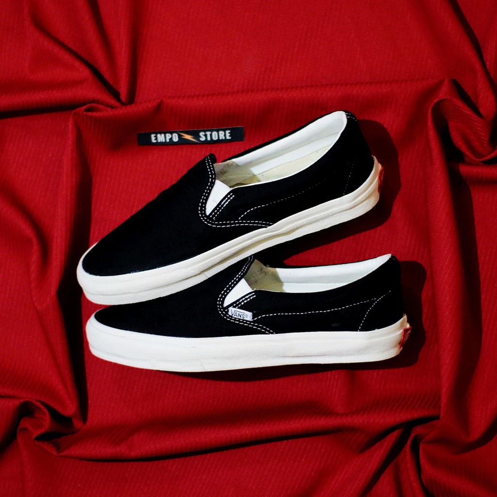 Sepatu Slip on Black White Classic / Sneakers Slip On Hitam Putih