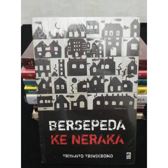 BUKU BACAAN NOVEL ; BERSEPEDA KE NERAKA ; MURAH ORIGINAL BARU  KERTAS SAMPUL SC DISKON BISA  COD
