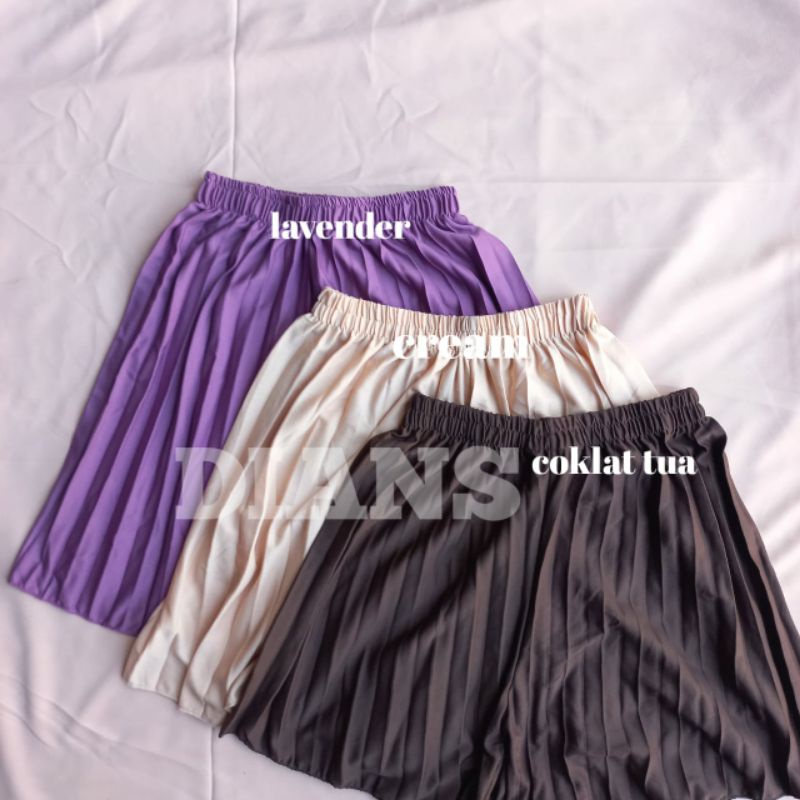 Hot Pants Plisket Wanita | Celana Santai plisket