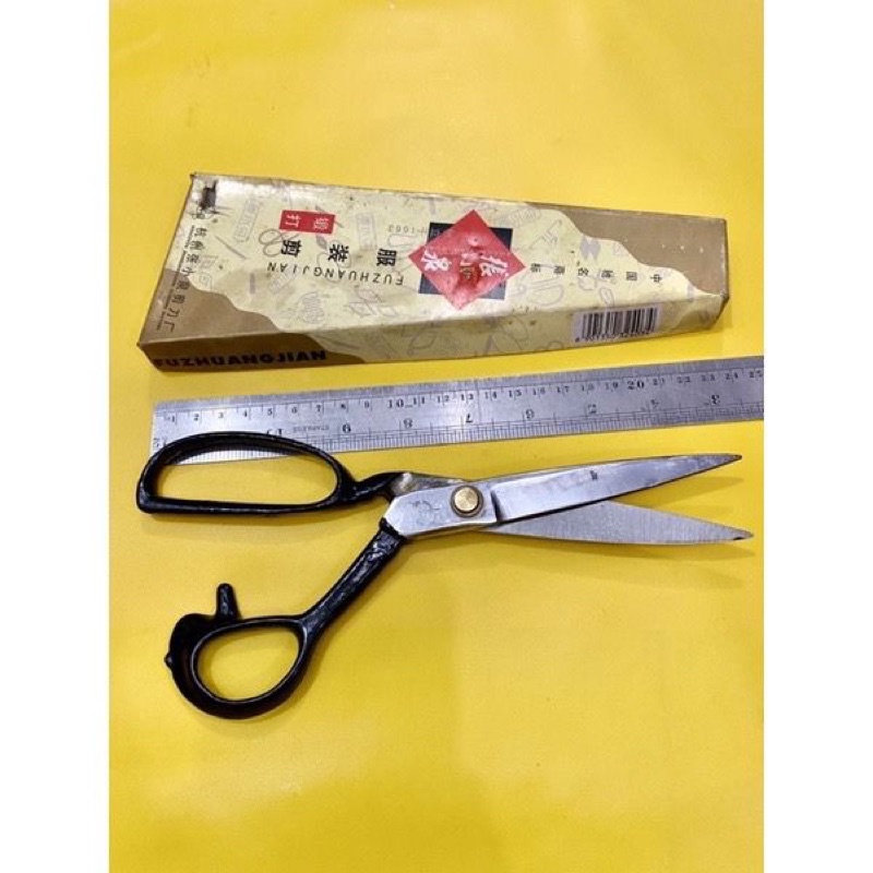 

Gunting Kain 9” FUZHUANG JIAN REJECT SEDIKIT / Gunting Tailor Tajam / Gunting penjahit 9”
