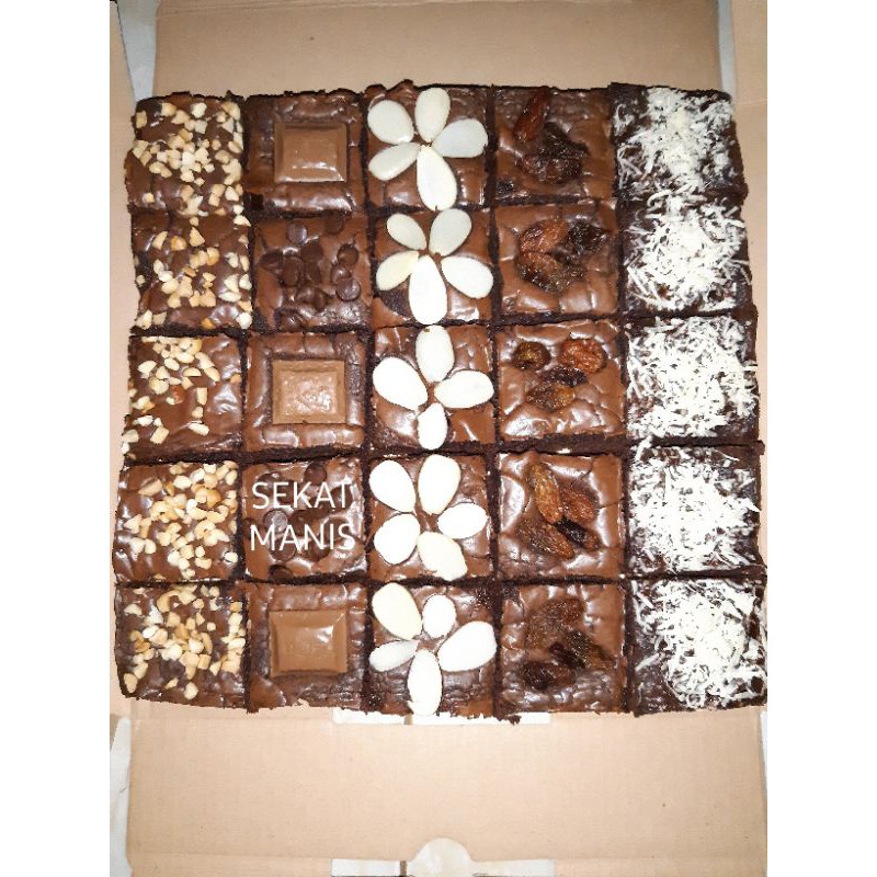 

BROWNIES SEKAT PREMIUM BUNGA ALMOND