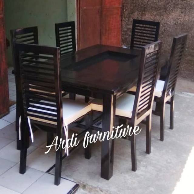 Meja makan pasir minimalis 6 kursi busa dudukan dan kaca meja bahan kayu jati meubel jepara