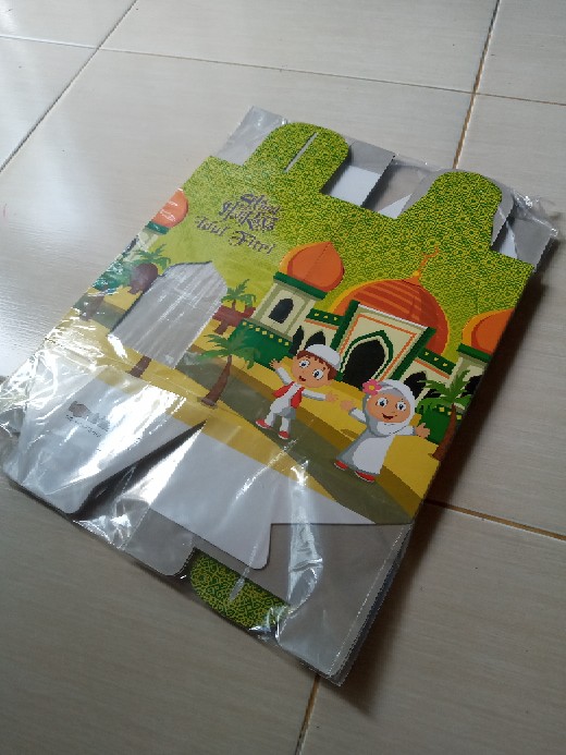 Box Kuker Tema Lebaran Hijau Kuning Gambar Kartun Uk 14.5x14.5x20cm Muat Toples 500gr Dan 250gr