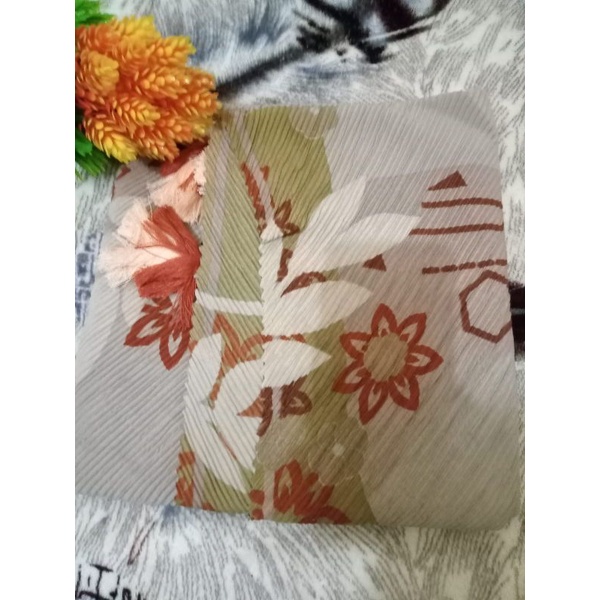 HIJAB/KERUDUNG SEGI EMPAT PLISKET MOTIF POM POM/JAMBUL/RANDOM-A8