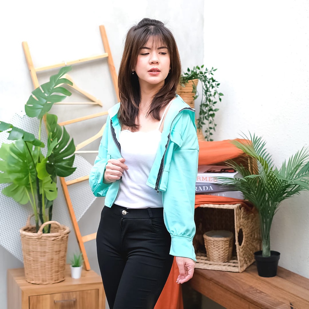 BEFAST - ZEC OOTD Wanita Jaket NISA / Beatrix Oversize Crop Jacket / Jacket Wanita / Jaket Kekinian Remaja / Crop Jaket Polos / Jaket Korean Style / Keluaran Terbaru 2022