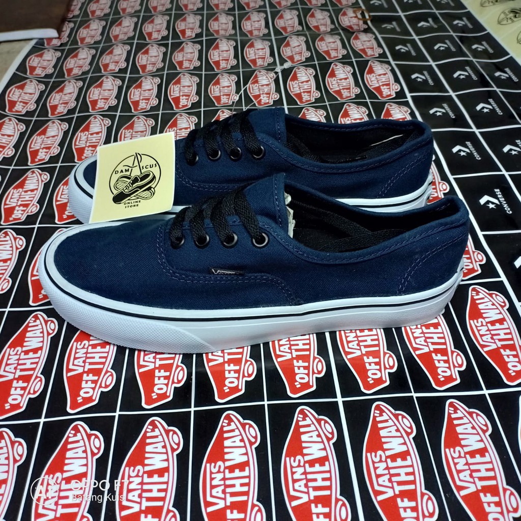 jaket vans off the wall