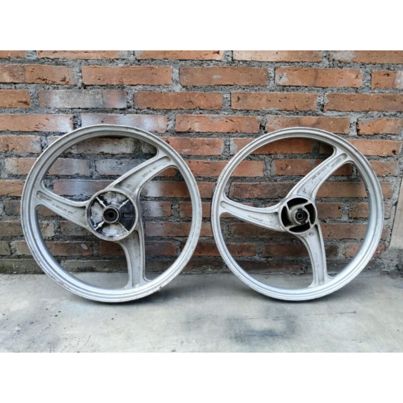 velg 3 palang depan belakang Kawasaki Kaze r original