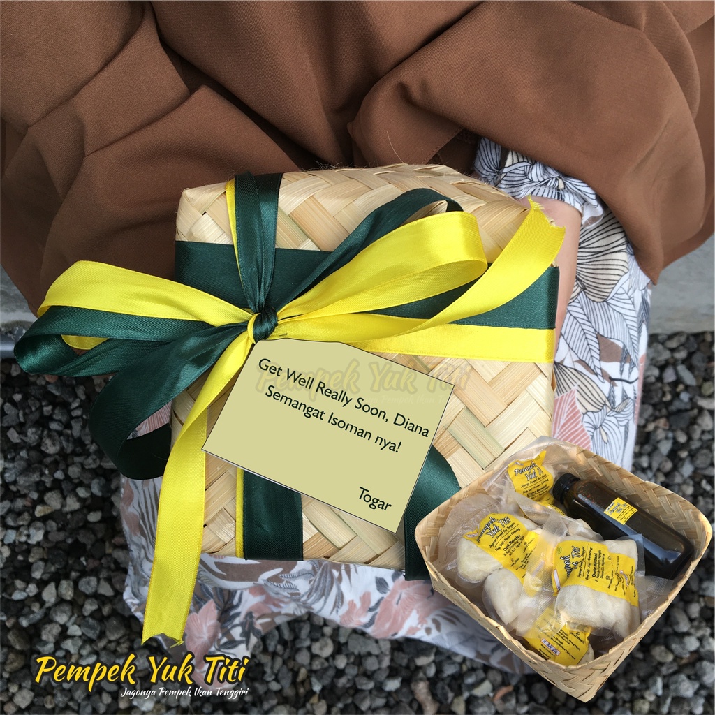 

PEMPEK YUK TITI Hampers / Paket Gift / Besek / Kotak
