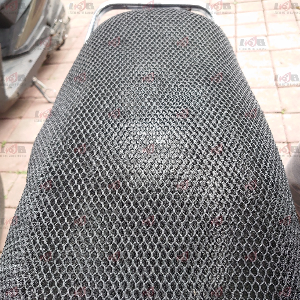 Sarung Jok Motor Jaring Anti Panas Cover Tebal Kuat Hitam