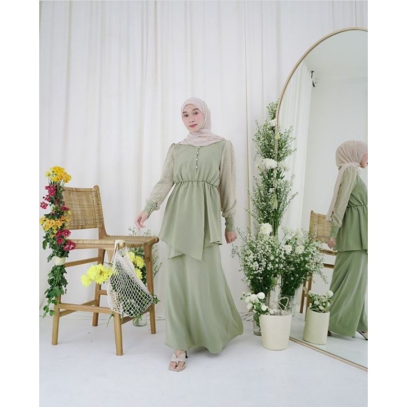 Sophia Set by Gamaleea