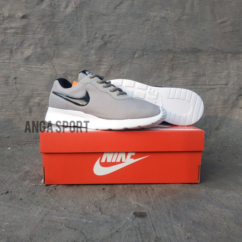 SEPATU PRIA NIKE TANJUN RUNNING HITAM PUTIH SEPATU OLAHRAGA LARI KEREN SNEAKERS MADE IN VIETNAM