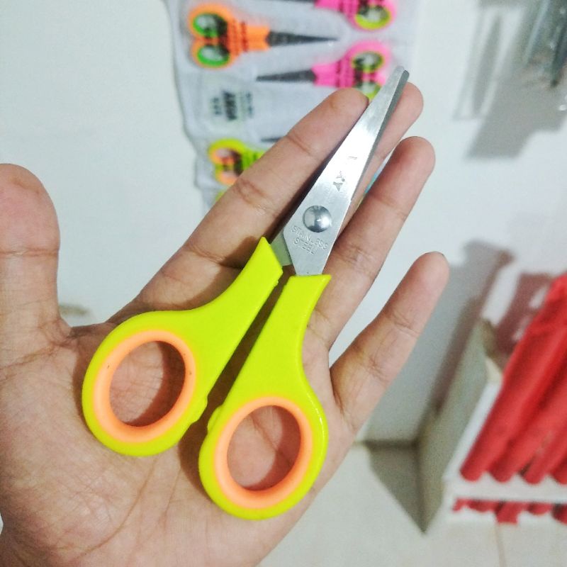 

GUNTING KECIL