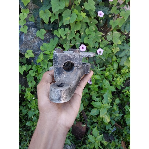 segitiga atas yamaha l2g original dudukan spidometer yamaha l2g original