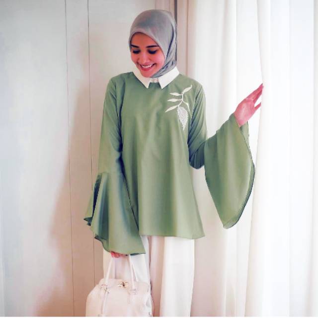 Preloved Clovery Blouse Zashi.id