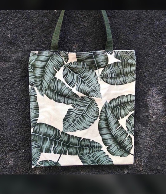 Tote kanvas motif daun pisang