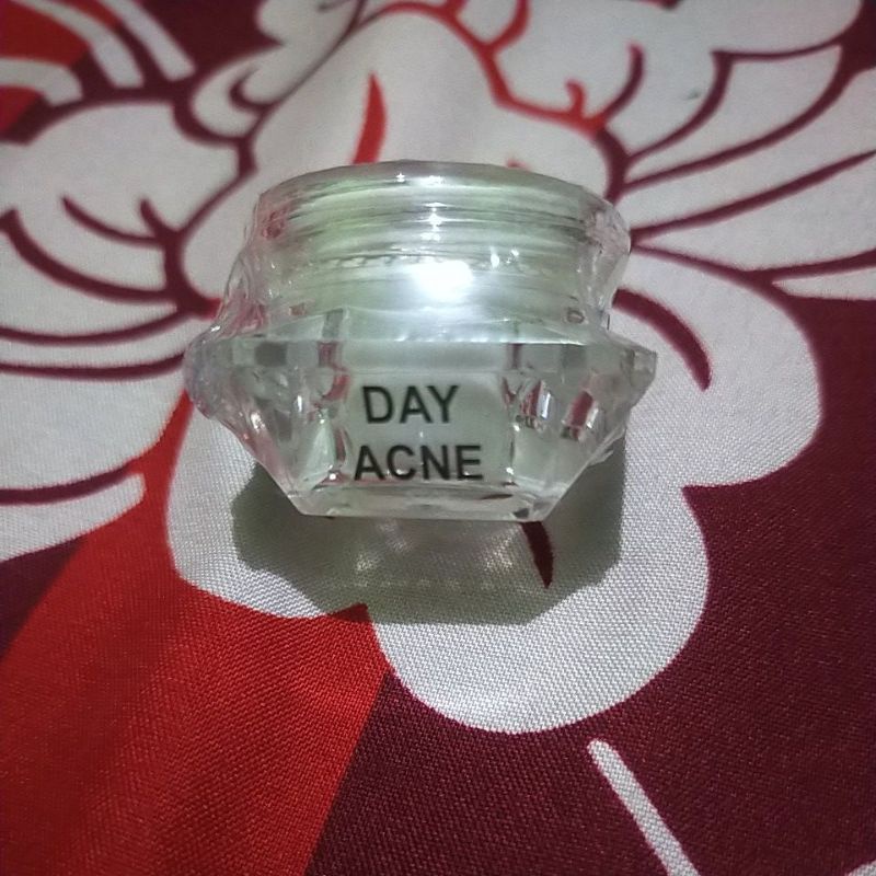 Day Acne Louvrea
