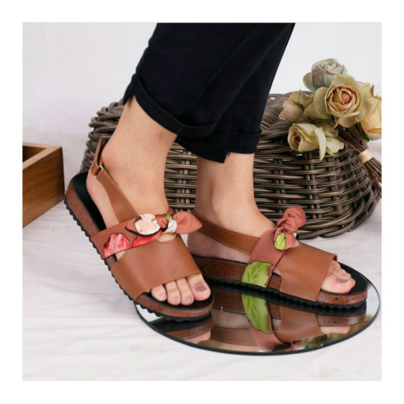 SANDAL TALI STRAP PITA