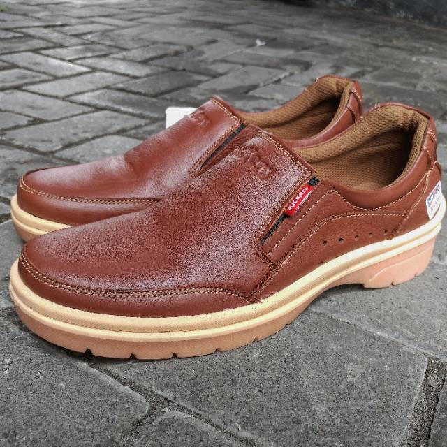 Kickers Sepatu Kulit Asli Pria Elegan Istimewa