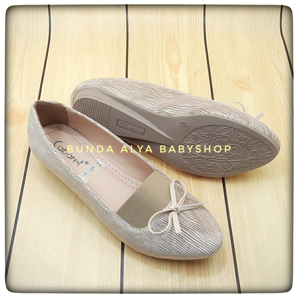 Sepatu Wanita  Cabaret Flatshoes Sepatu Wanita Flatshoes KREM Size 37 Sampai 40 Pita Sepatu Flat Wanita Casual