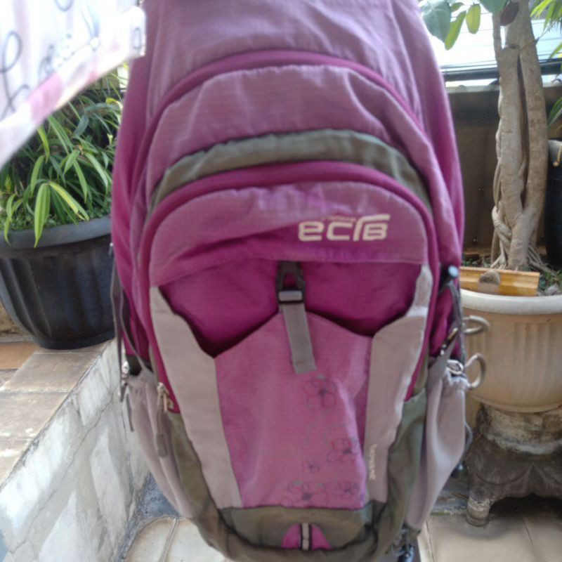tas gunung lengkap besi penyangga punggung