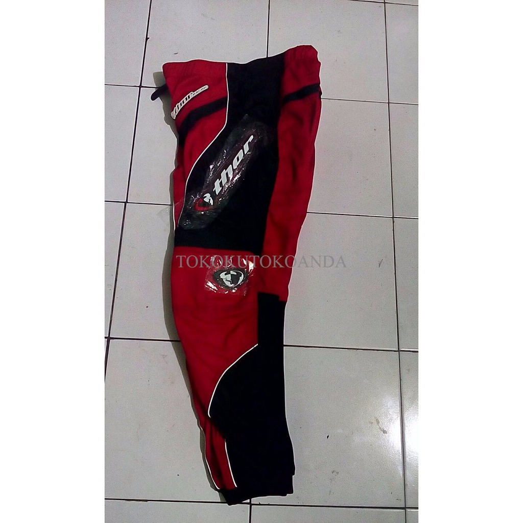 

celanatrail merah