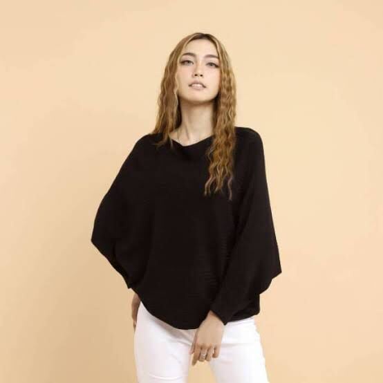 Sabrina Batwing / Atasan Rajut / Blouse Simple / Blouse Rajut / Atasan Rajut Kekinian / Atasan Rajut Korean Style / Blouse Korean Style / Blouse Kerah / Bahan Rajut Tebal dan Halus / Atasan Rajut Allsize / Blouse Korean Style