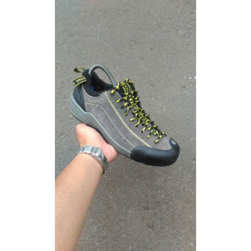 Sepatu MARMOT