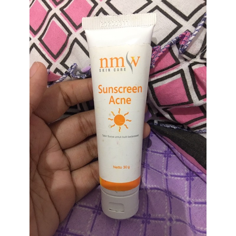 Preloved Sunscreen Acne NMW Skincare