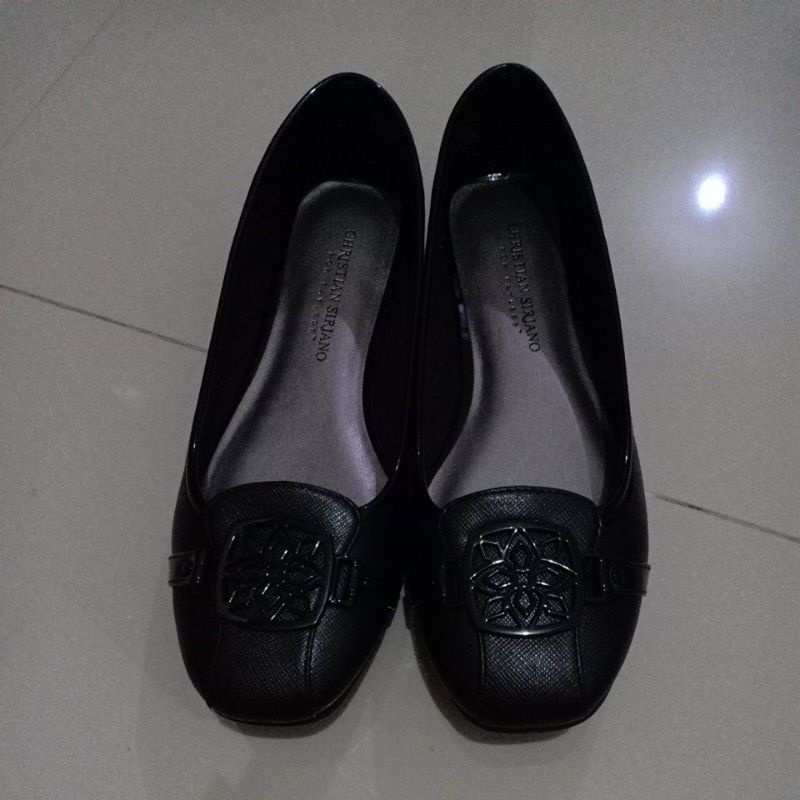 Di jual rugi sepatu christian siriano flat wanita ori vietnam (new) uk.38 (insole 24cm)