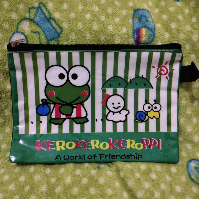 

Tempat pensil keroppi