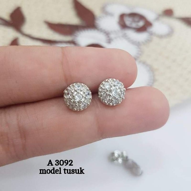 Anting Titanium Wanita Model Berlian Blink Fashionanable(GBS)