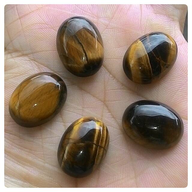 BATU GOLDEN TIGER EYE STER MAIN 3D