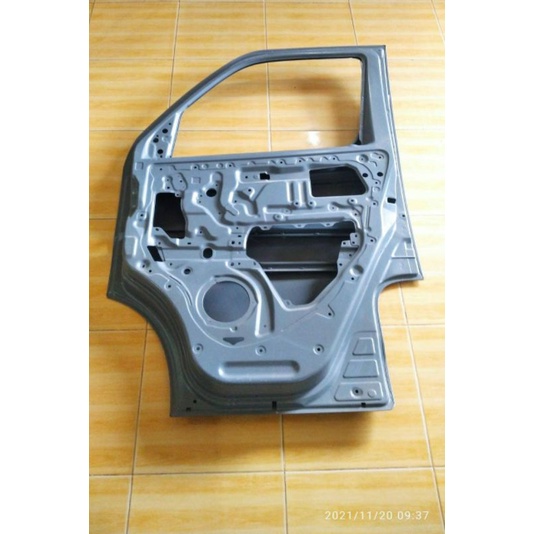 Pintu depan Daihatsu Grand max ssbelah kanan kosongan