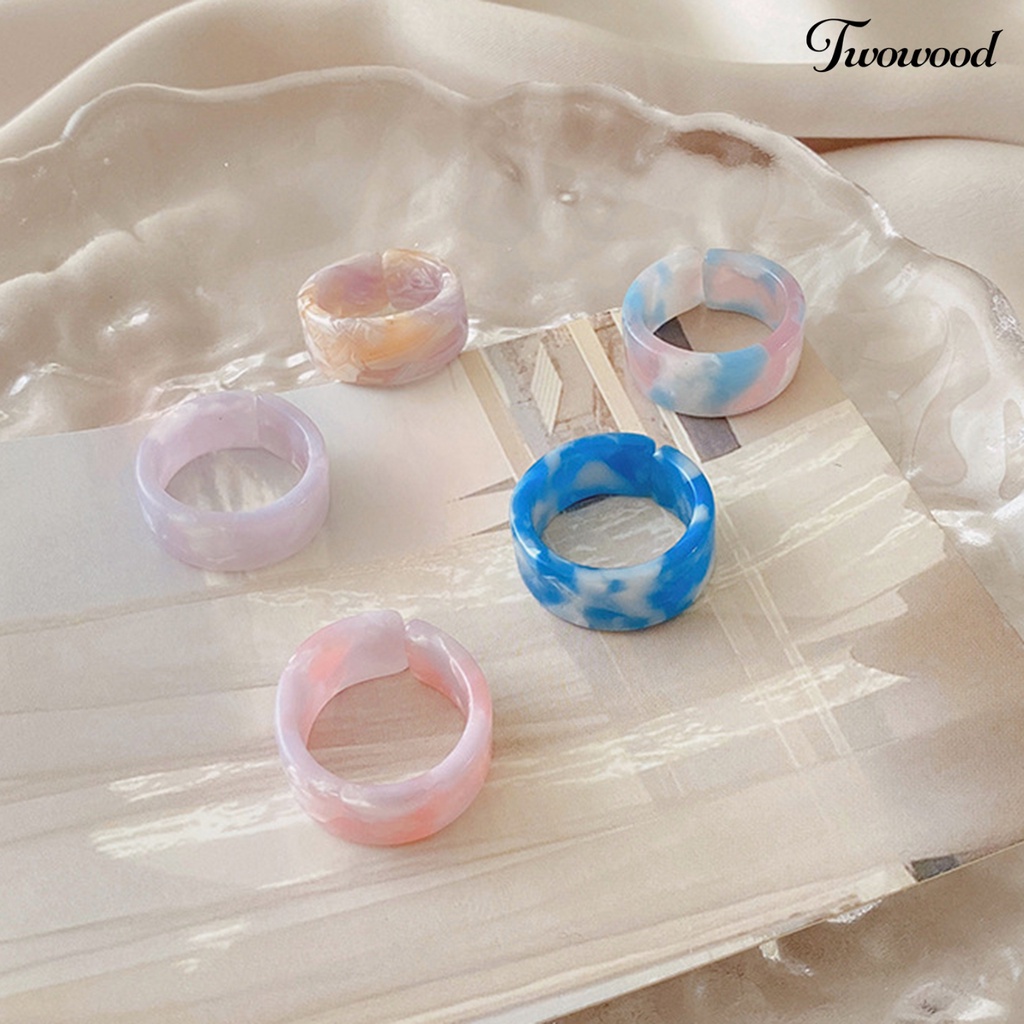 1 Set Cincin Sturdy Bahan Resin Untuk Pasangan